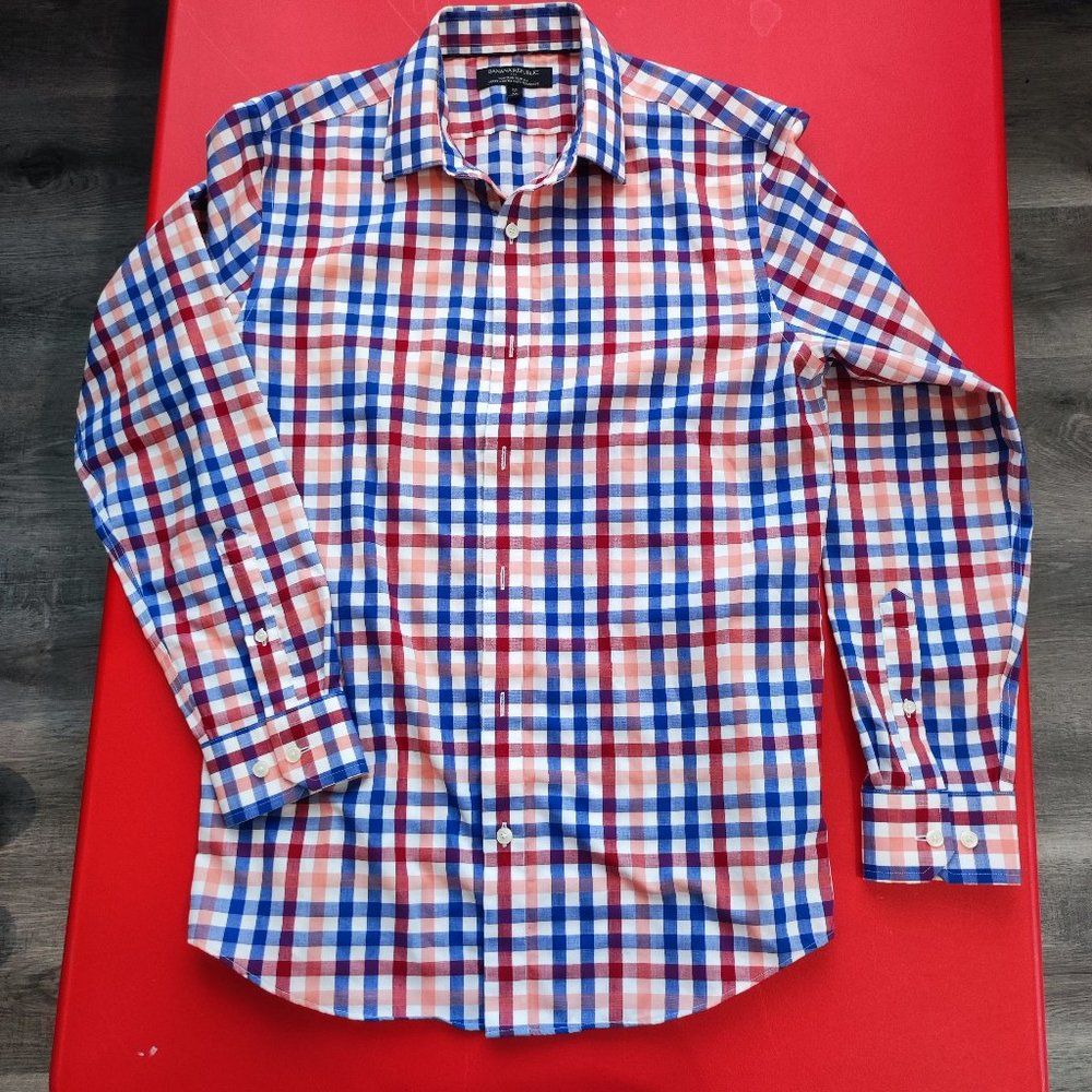 Banana Republic long sleeve button up shirt men's size M